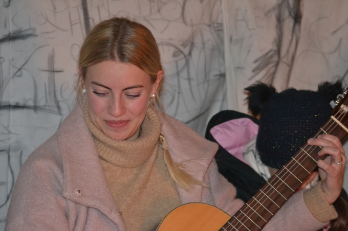 Wir singen mit Frau Geiger